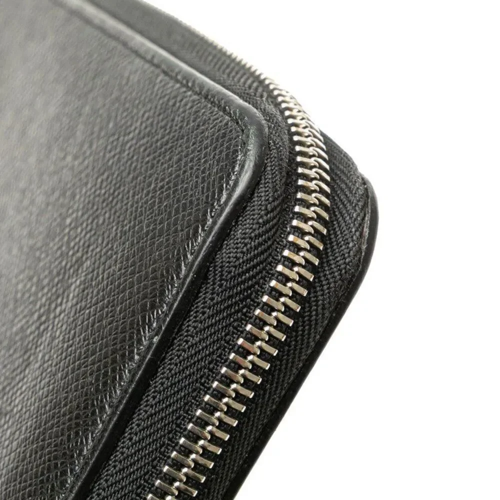 Louis Vuitton Zippy Organizer Taiga Long Wallet
